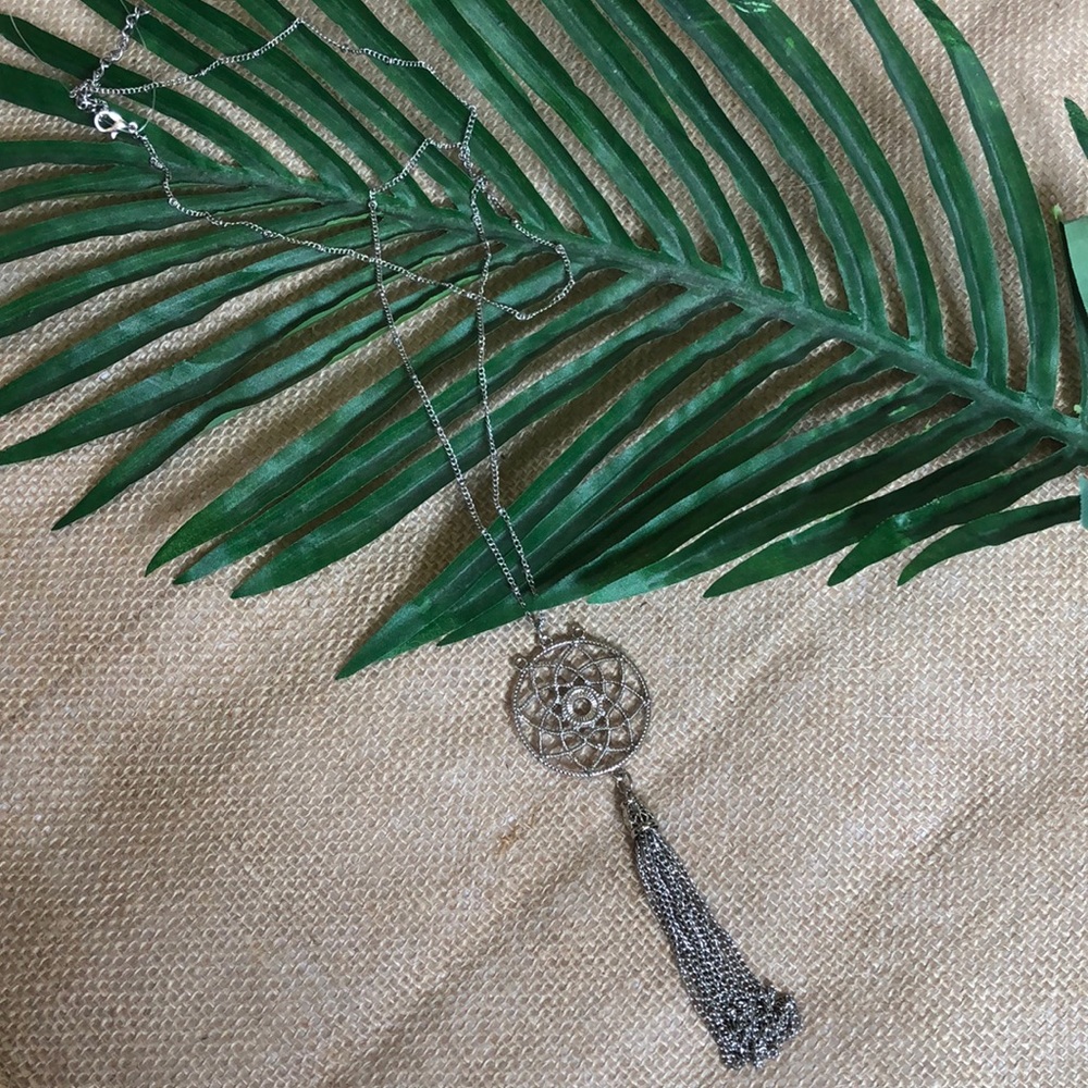 NWOT Silver Long Dreamcatcher pendent necklace